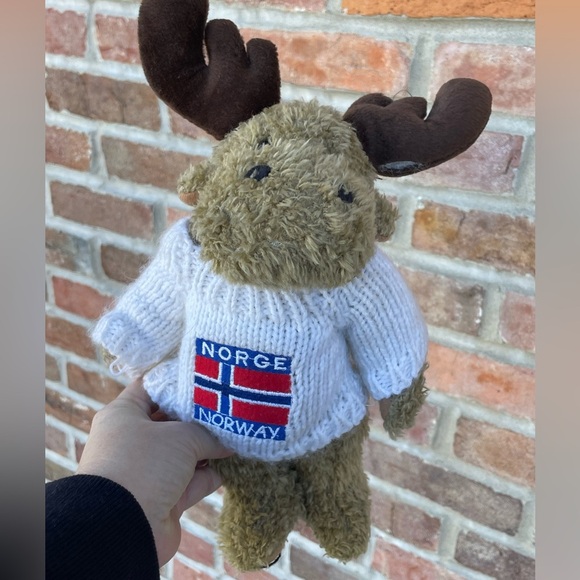 NORWAY Flag Norge Plush Moose Bean Sitting Souvenir Plush Stuffed Animal Sweater - Picture 1 of 5